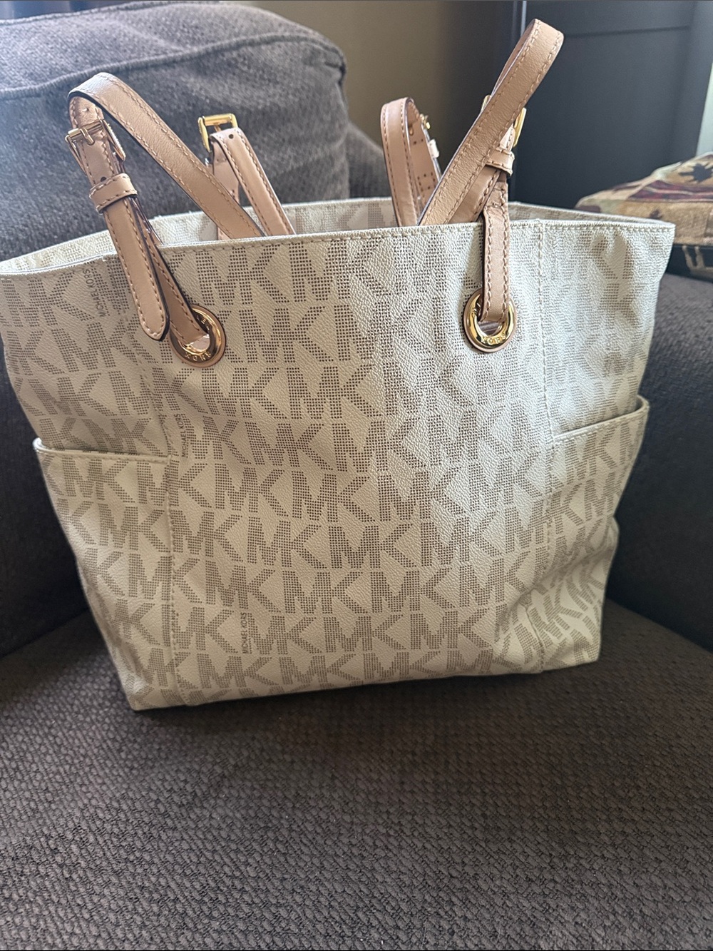 Michael Kors Jet Set Large Pocket Tote Bag Vanilla Monogram - Picture 4 of 8